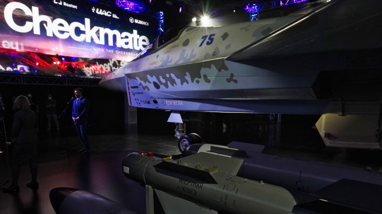 В Дубай бяха представени повече от 160 летателни машини на