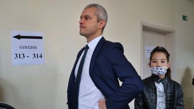 Лидерът на Възраждане Костадин Костадинов направи извода че според избирателната
