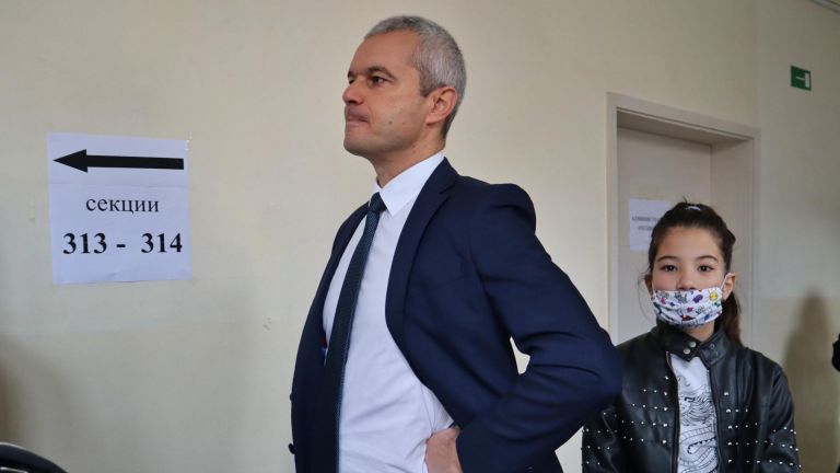 Лидерът на Възраждане Костадин Костадинов направи извода, че според избирателната