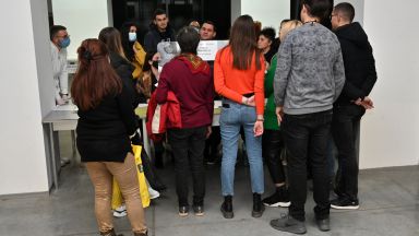 Председател на СИК в Пловдив е била напръскана с лютив