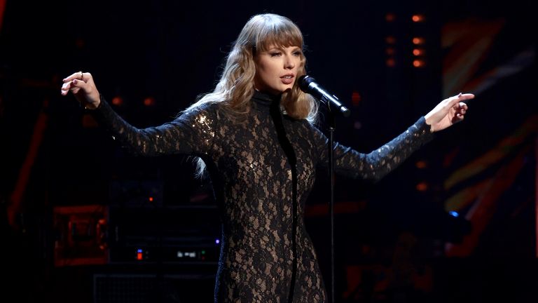 Taylor Swift breathed new life into her hit after losing the rights to her first 6 albums