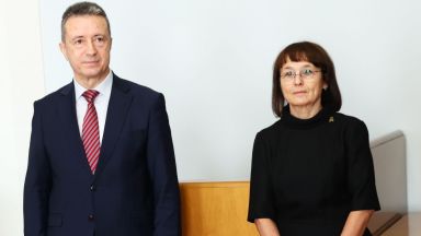 На официална церемония в Конституционния съд клетва като конституционни съдии