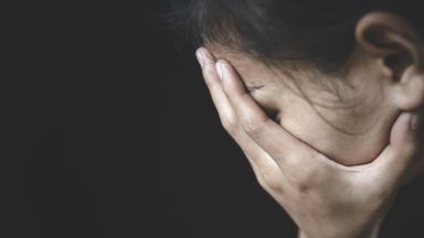 Непълнолетен младеж е задържан за нападение и блудство съобщиха от