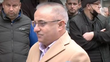 Въобще не съм докосвал пликовете които бяха намерени в автомобила