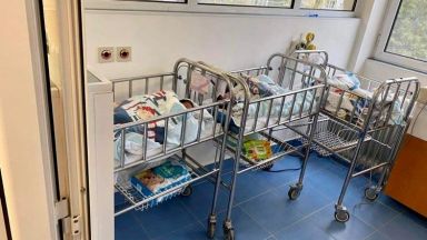 Във Варна са родени 12 бебета заченати инвитро за два
