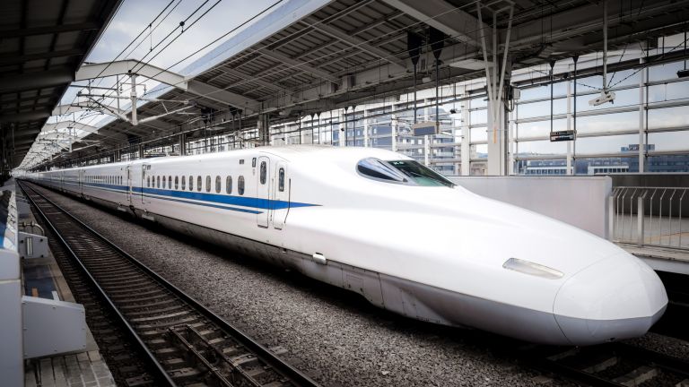 Япония стартира изпитания на първите самоуправляващи се влакове Шинкансен
