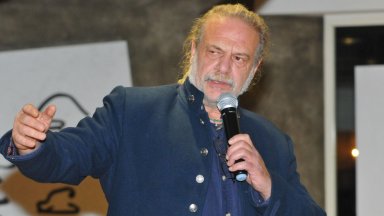 Възможността да се реализира първият мандат за редовен кабинет е