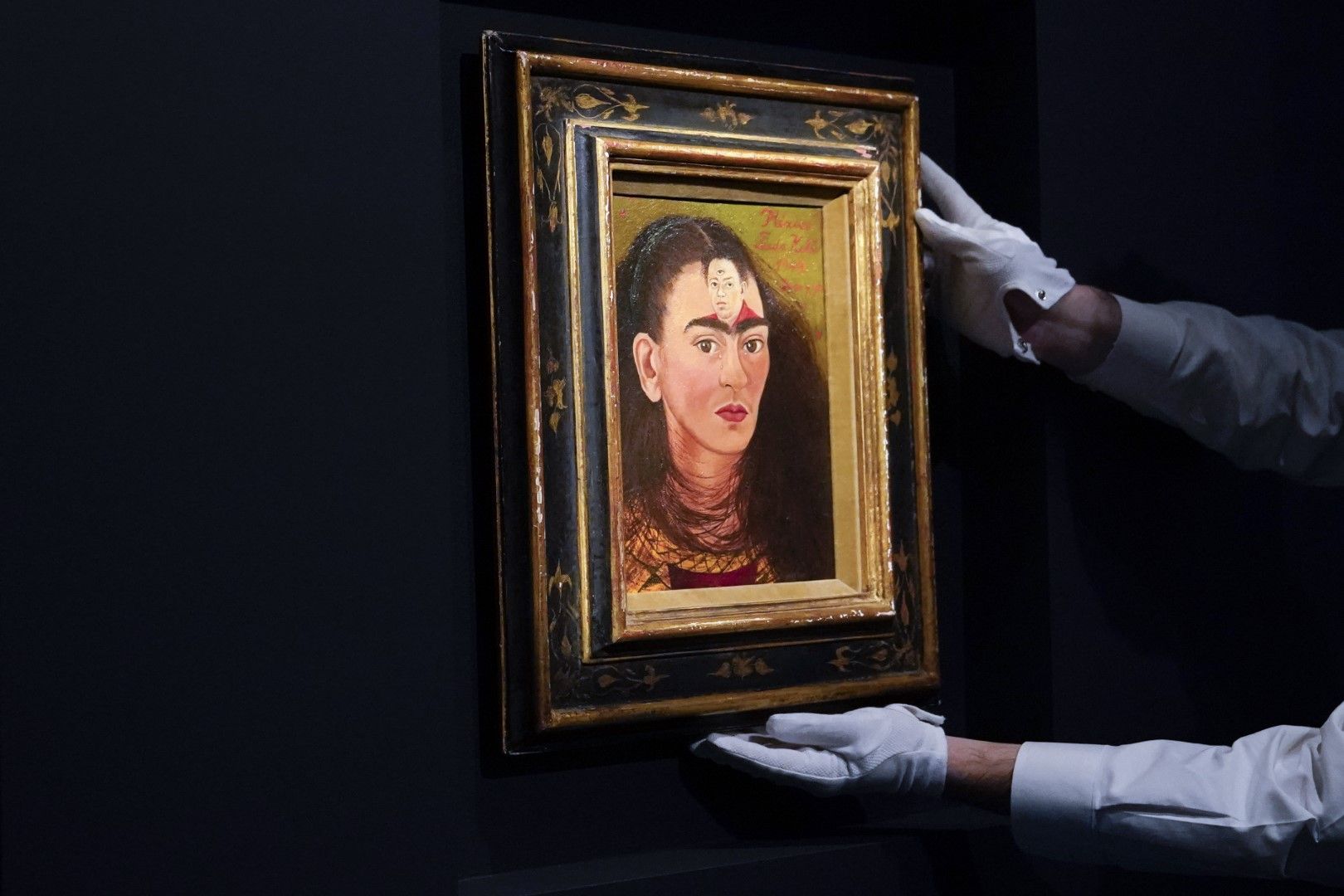 Автопортретът на Фрида Кало освен това става най-скъпото произведение .