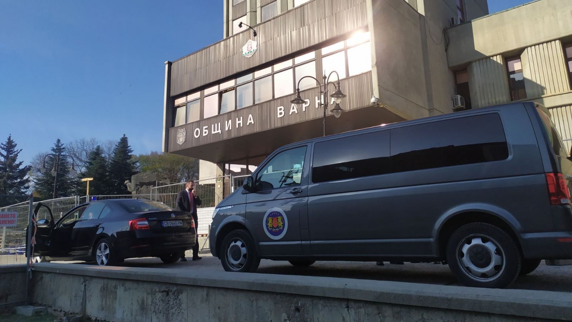 Служители на "Противодействие на корупцията"  влязоха в Община Варна 