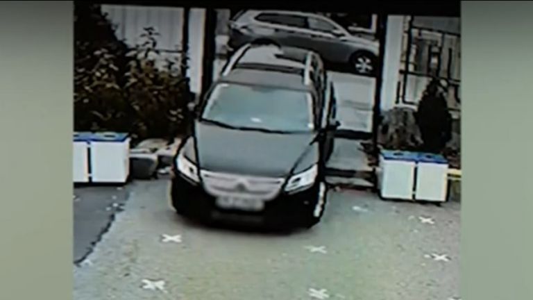 Жена нахлу с джипа си в училище в Перник посред