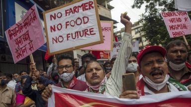 Премиерът Моди оттегли спорните закони след година на кървави фермерски протести