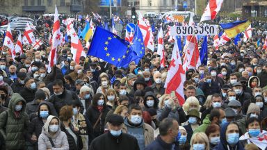 Бившият президент на Грузия Михаил Саакашвили се съгласи да прекрати