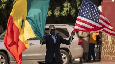 САЩ обещаха да инвестират в Африка, без да я обременяват с непосилни дългове