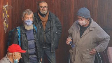 Кризисна трапезария на БЧК в Русе помага на хора без дом (снимки)