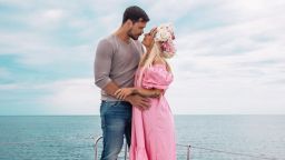 Семейството на Поли Генова с нов член, певицата роди момиченце