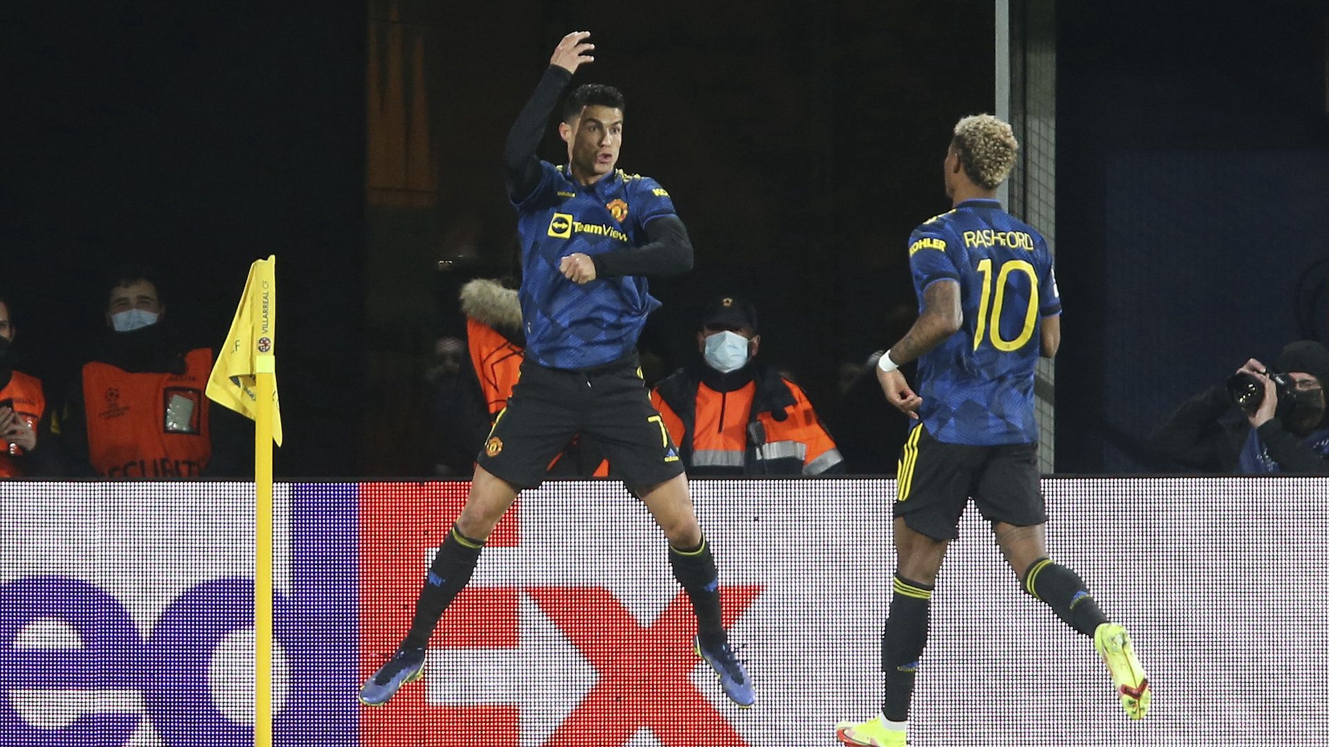 Роналдо и Санчо пратиха Юнайтед на осминафинал в Шампионската лига