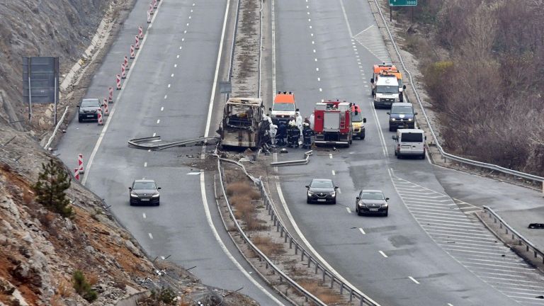 Български самолет ще транспортира до Скопие телата на 45-имата, загинали
