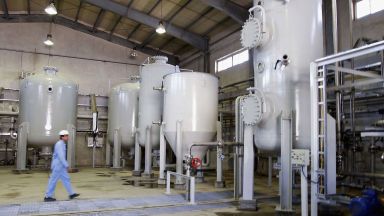 Един човек е починал а трима са откарани в болница