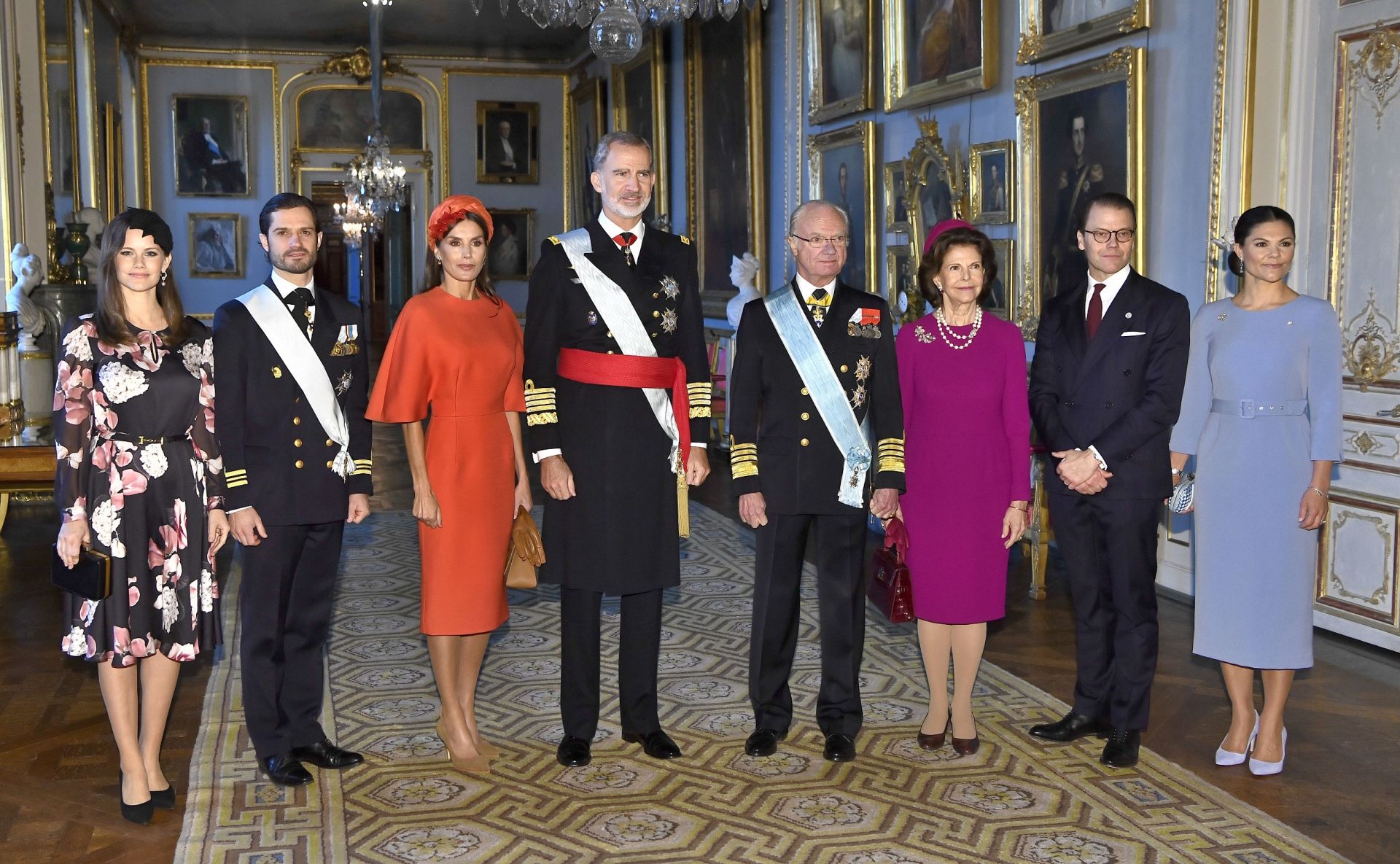 Принцеса София, принц Карл Филип, кралица Летисия, крал Фелипе VI, крал Карл XVI Густаф, кралица Силвия, принц Даниел и принцеса Виктория