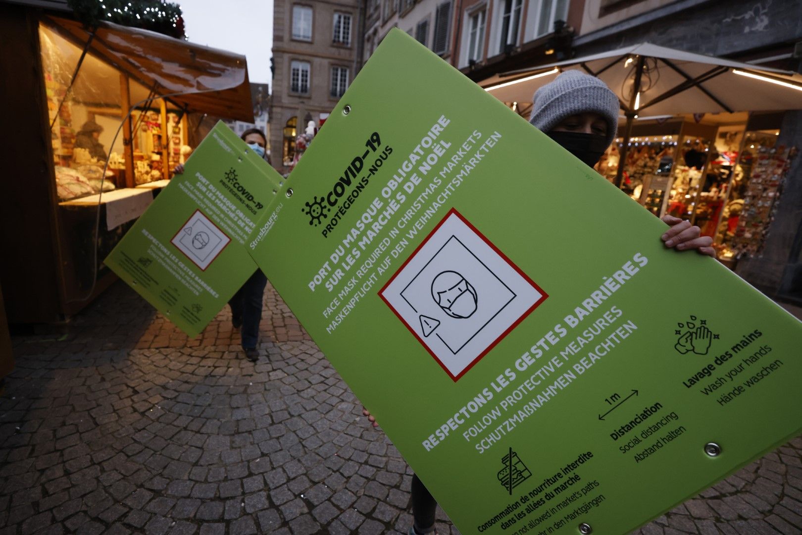 Ковид предупреждение за необходимите мерки про влизане в коледен базар в Страсбург