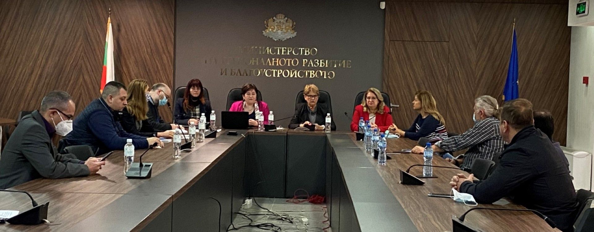 Министрите на регионалното развитие и благоустройството Виолета Комитова и на туризма Стела Балтова се срещнаха с представители на туристическия сектор