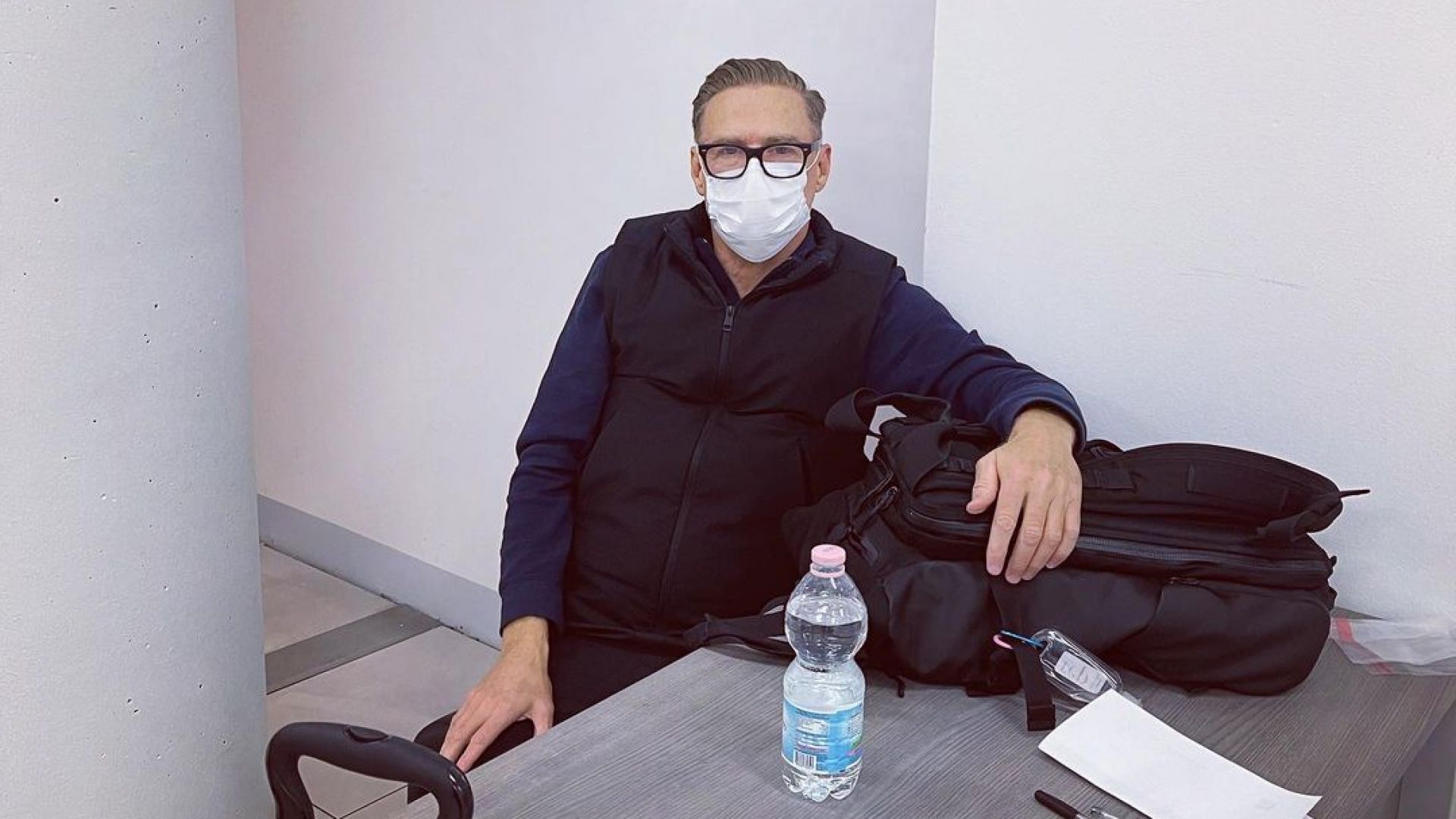 Брайън Адамс постъпи в италианска болница след положителен тест за Covid