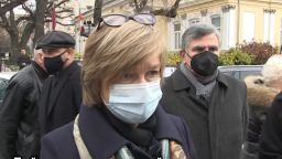 Диpeĸтopът нa Eвpoпoл дoйдe в Pyce, зa да се прости с yбитaтa Eлeнa 