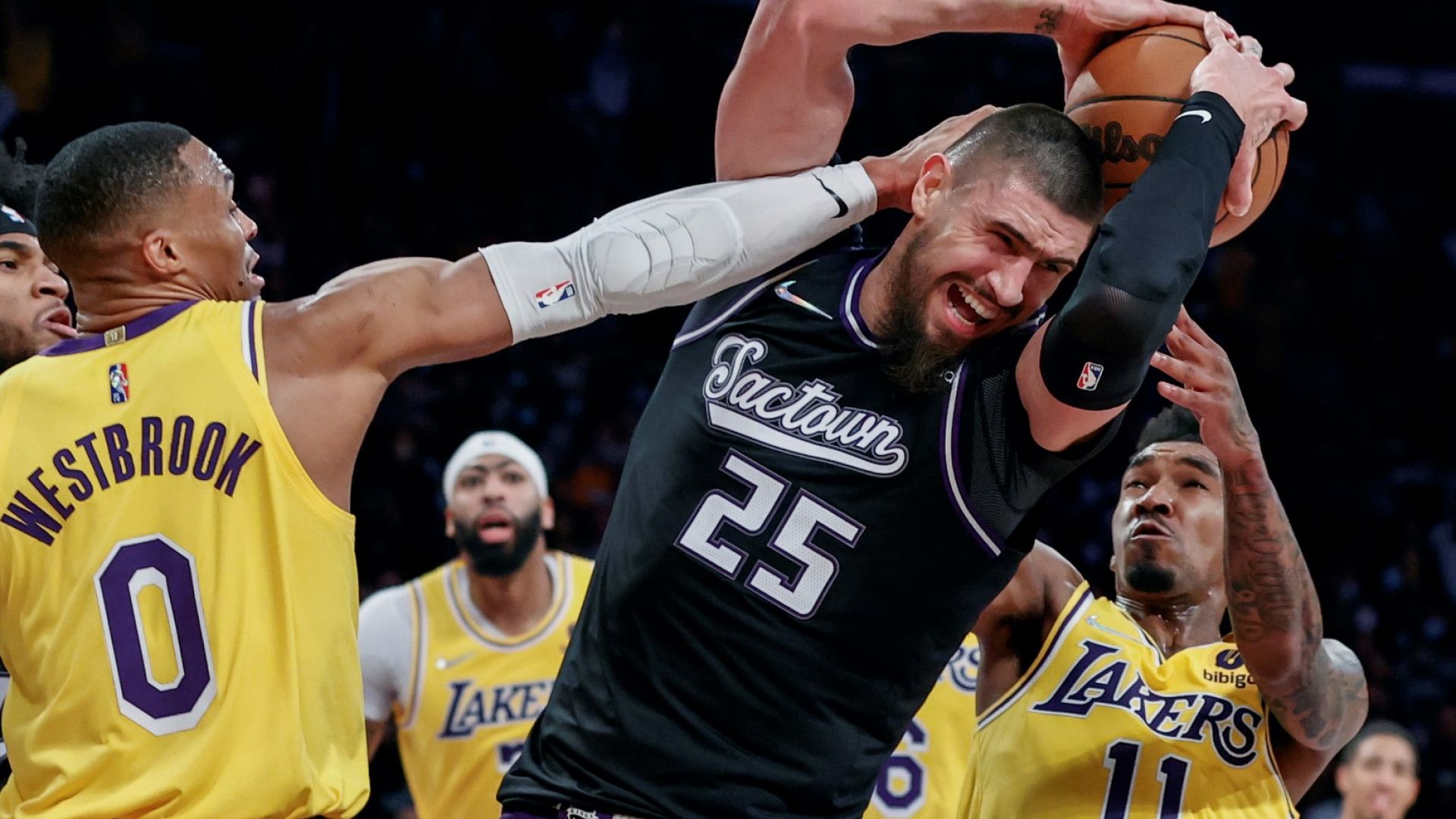 NBA няма да спира сезона, но взе революционно трансферно ковид решение