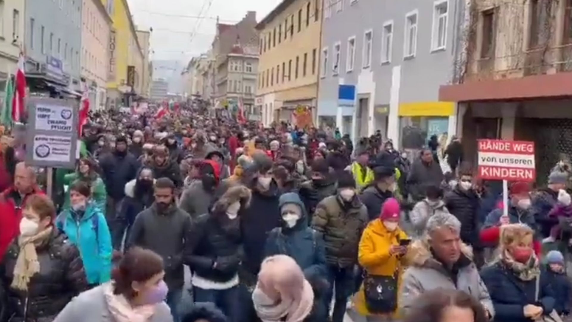 Десетки хиляди протестираха в Австрия срещу задължителната ваксинация за Covid-19 