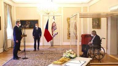 След необичайна церемония: Петър Хиала е новият премиер на Чехия (видео)