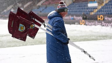Снеговалеж отложи днешния мач на Тотнъм във Висшата лига
