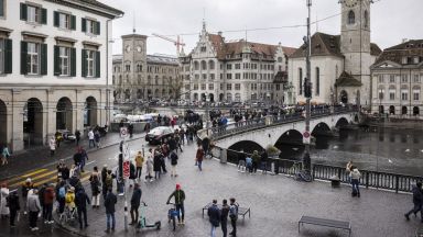 Над 60 от швейцарците подкрепиха на референдум извънредните мерки на