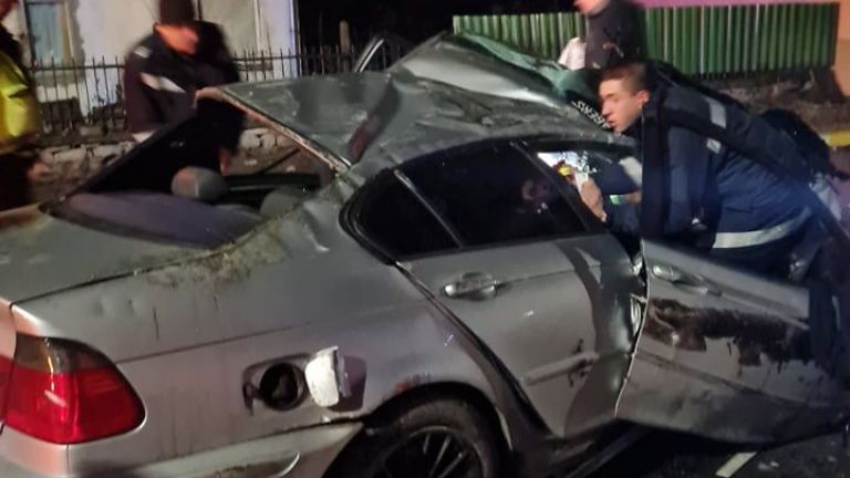 16-годишно момиче загуби живота си след гонка между два автомобила