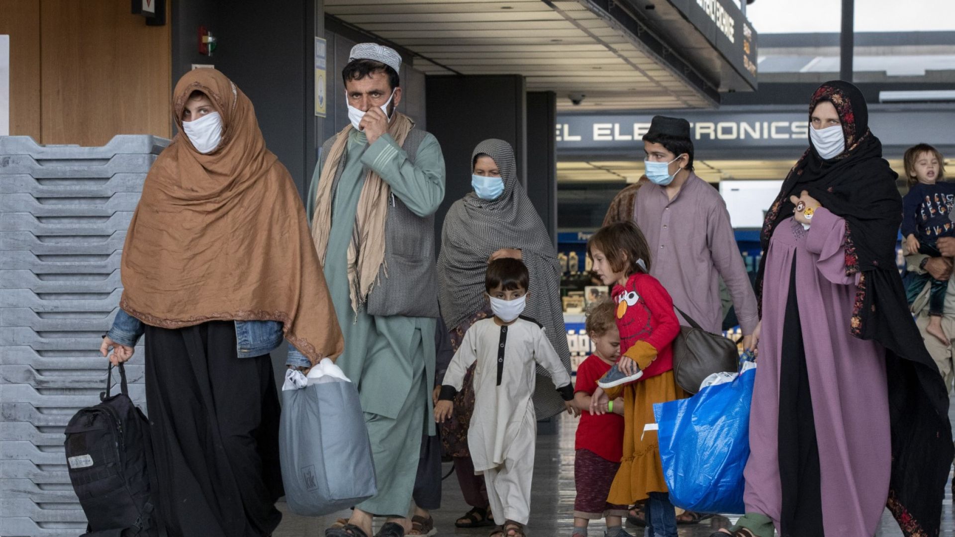 Талибаните поискаха помощ от ЕС за летищата