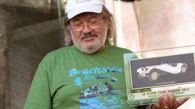 Ретро автоколекционер №1 на България Николай Колев Бижуто е