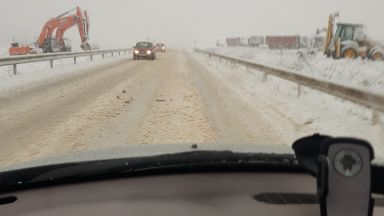 Във връзка с очакваното понижение на температурите и валежи от