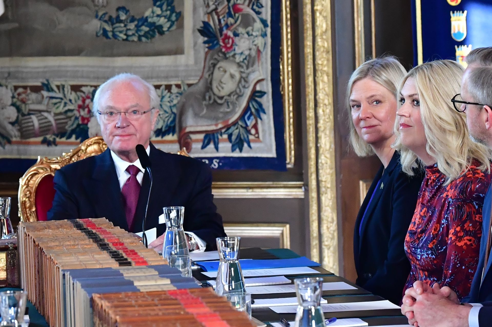 Първата жена премиер на Швеция представи кабинета си на крал Густав XVI и принцеса Виктория