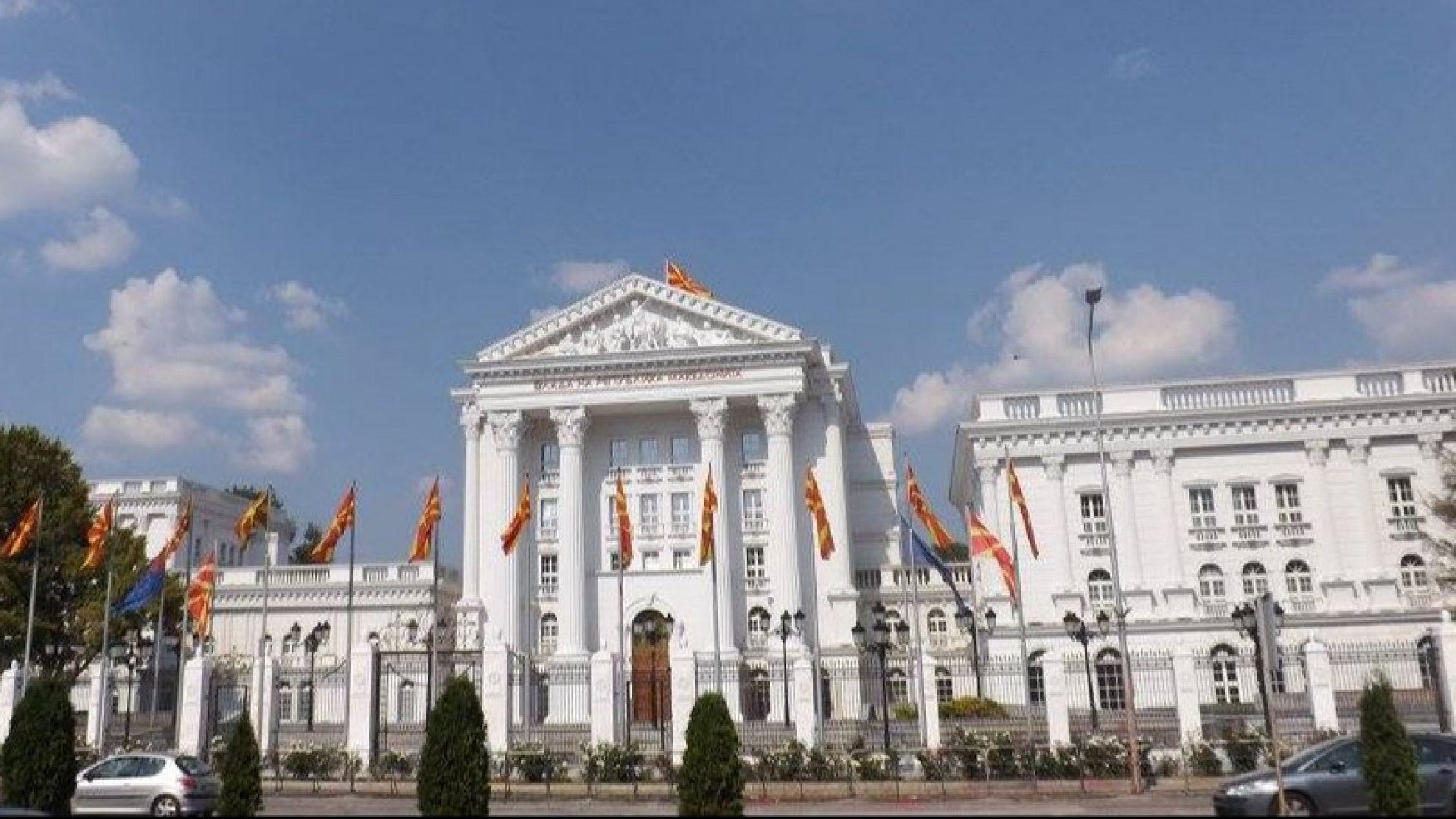 Сигнал за бомба блокира центъра на Скопие (видео) 