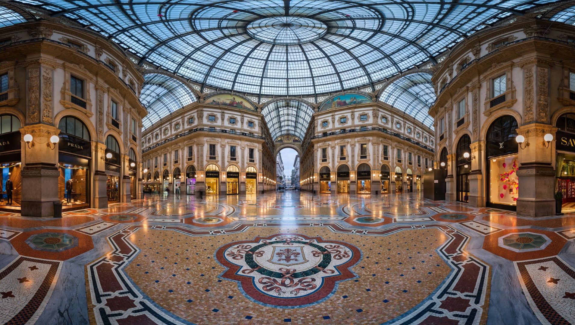 Панорамен изглед към галерия "Виторио Емануеле II", където са снимани част от сцените в Милано