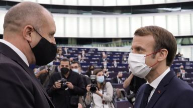 Президентът Румен Радев разговаря в Страсбург с президента на Френската