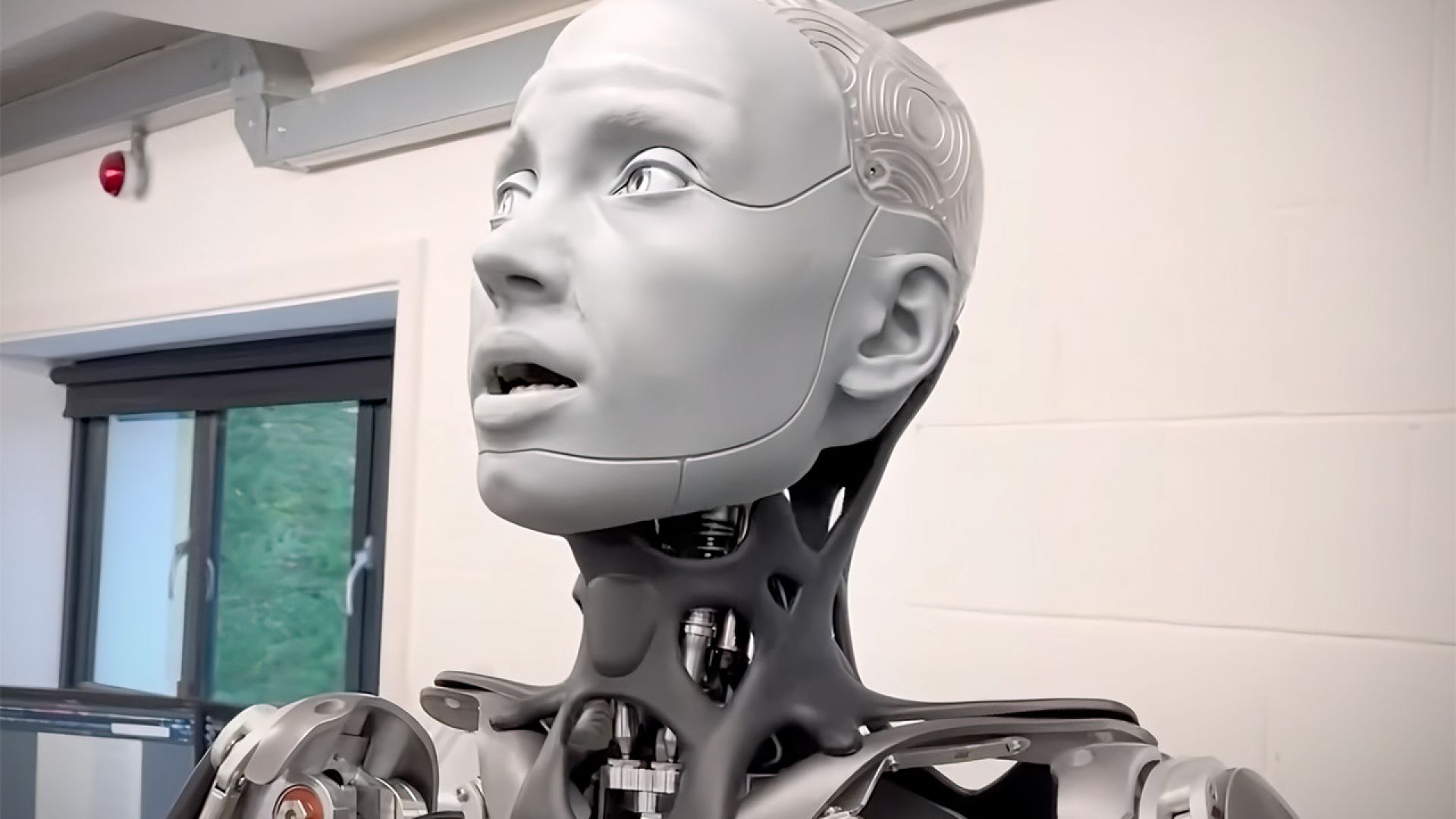 Представиха робота с най-човешко изражение (видео)