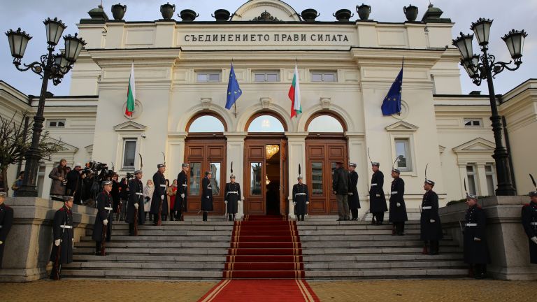 Започна първото заседание на 47-то Народно събрание. Новите депутати отново