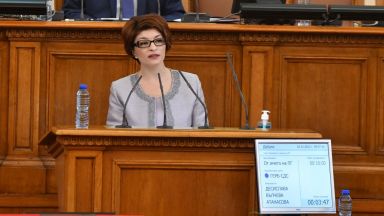 ГЕРБ СДС настоя премиерът Кирил Петков да дойде спешно в Народното