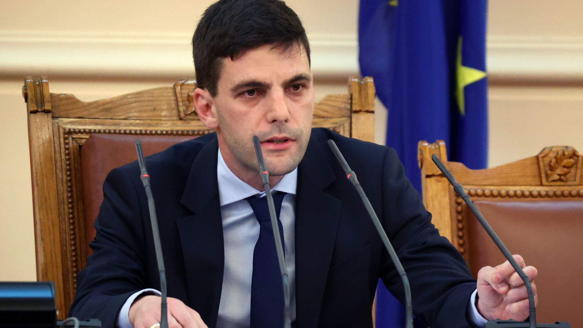 Никола Минчев стана най-младият председател на парламента в новата ни история
