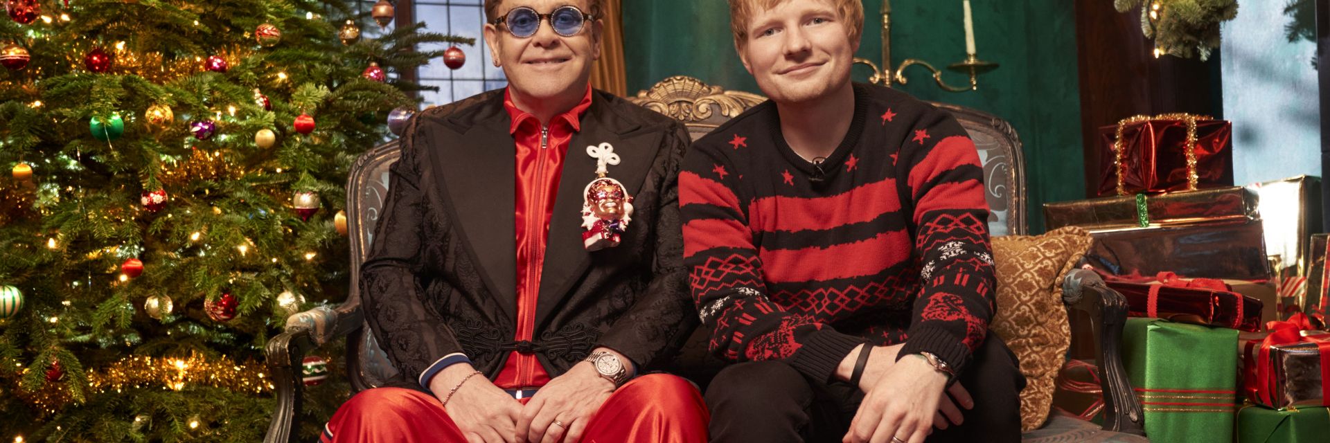 Ед Шийрън като елф в коледен дует с Елтън Джон