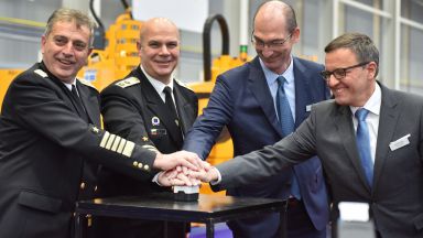 Началникът на отбраната адмирал Емил Ефтимов командирът на Военноморските сили