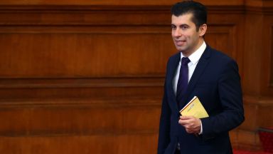В парламента кандидатът за министър председател от Продължаваме промяната Кирил Петков