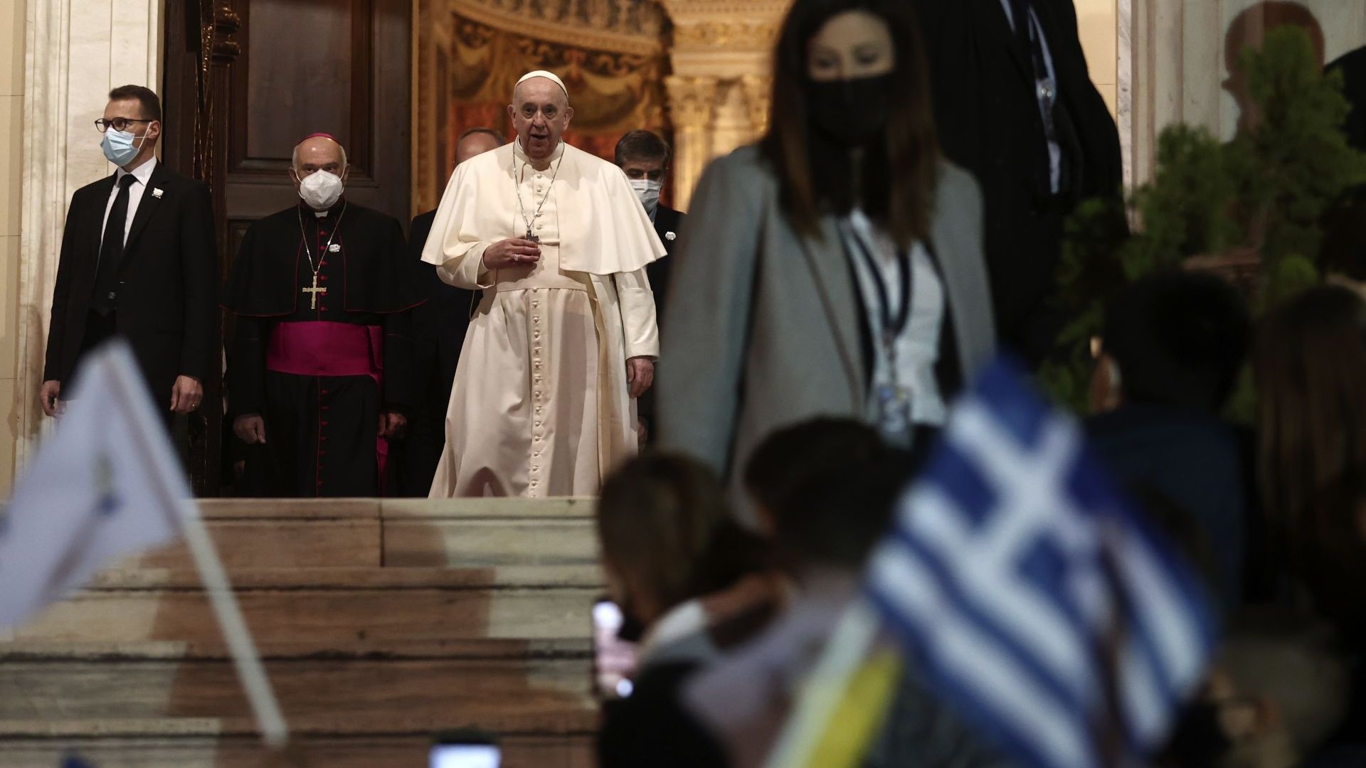 Папата поиска прошка от името на Рим за разкола в християнството