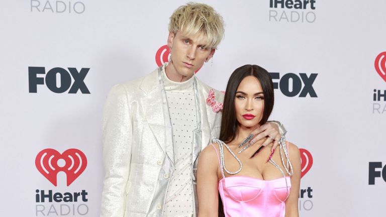 Machine Gun Kelly пробол ръката си, за да впечатли Меган Фокс