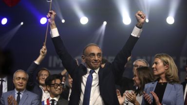  Нападнаха крайнодесния кандидат-президент на Франция на първия му протест 